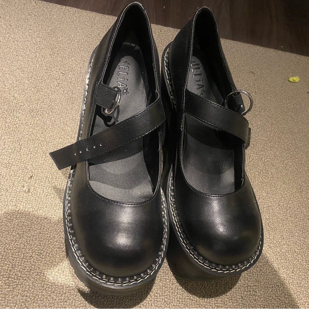 Delia’s creeper heels